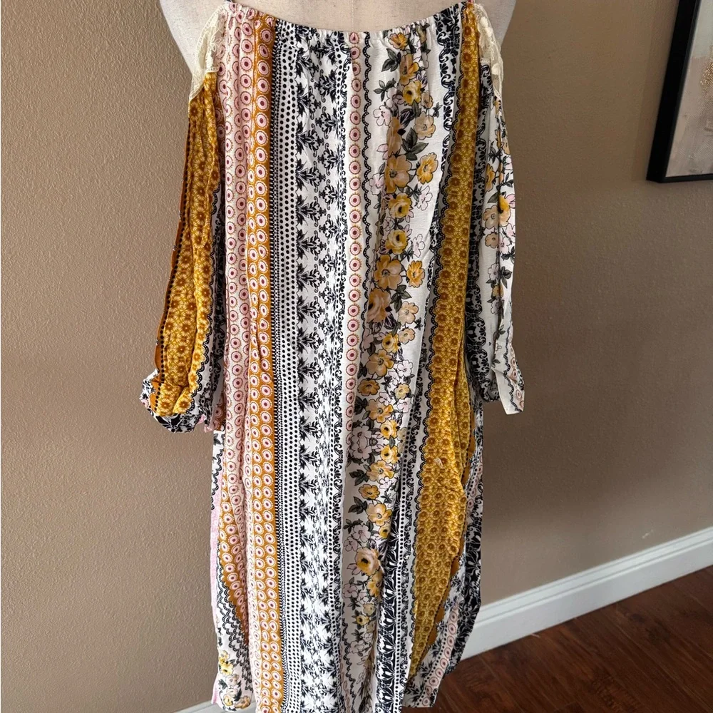 Bohemian Off-Shoulder Dress with Lace Trim - Picture 8 of 9